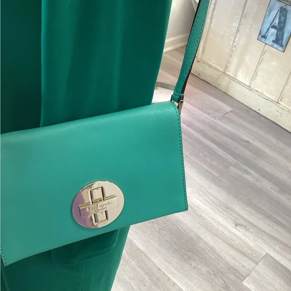 ✨ Kate Spade New York Turquoise Crossbody Bag – Gorgeous Turn-Lock Closure